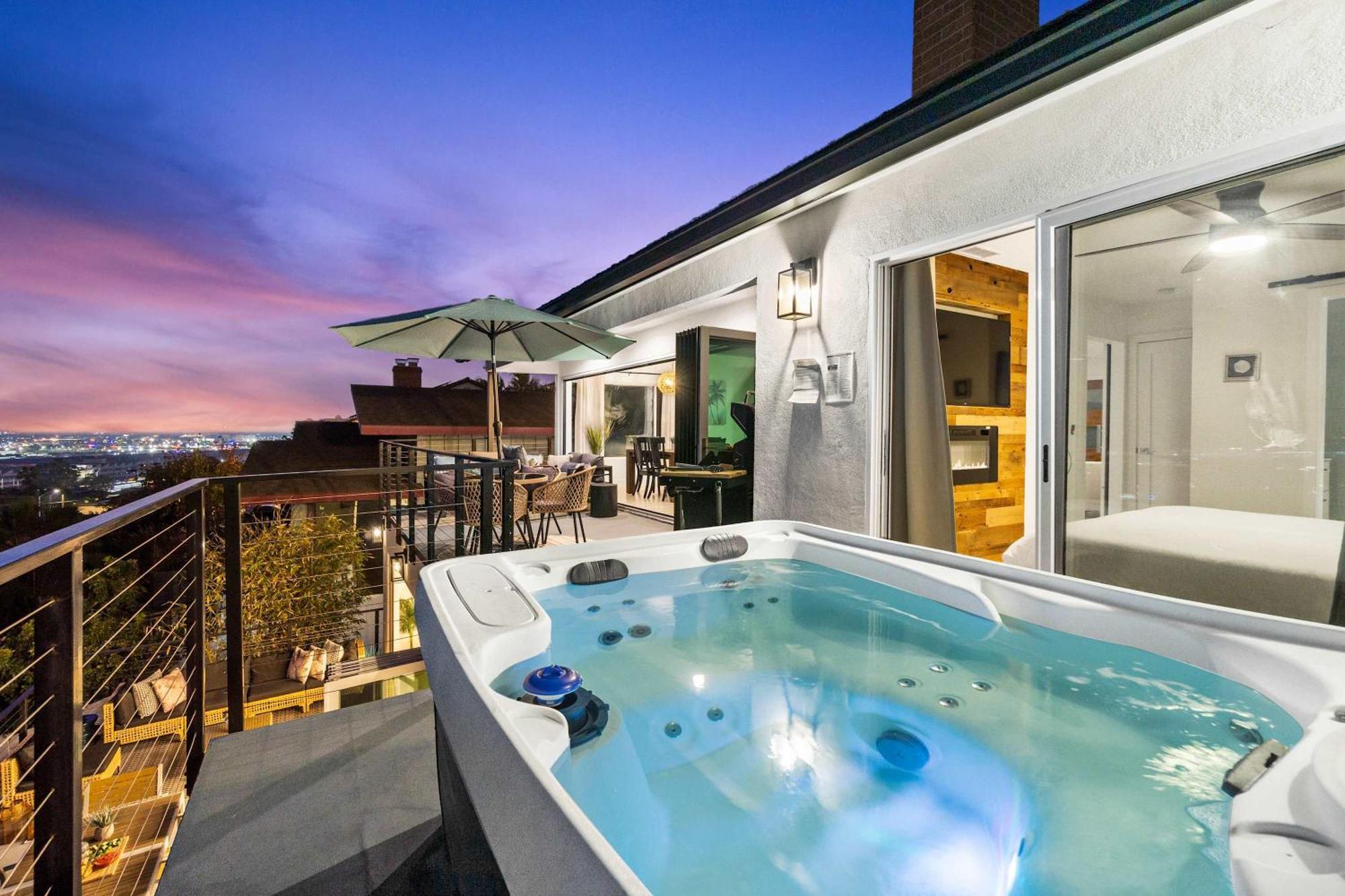 The California - On Of In A Hot Tub Holiday home San Diego